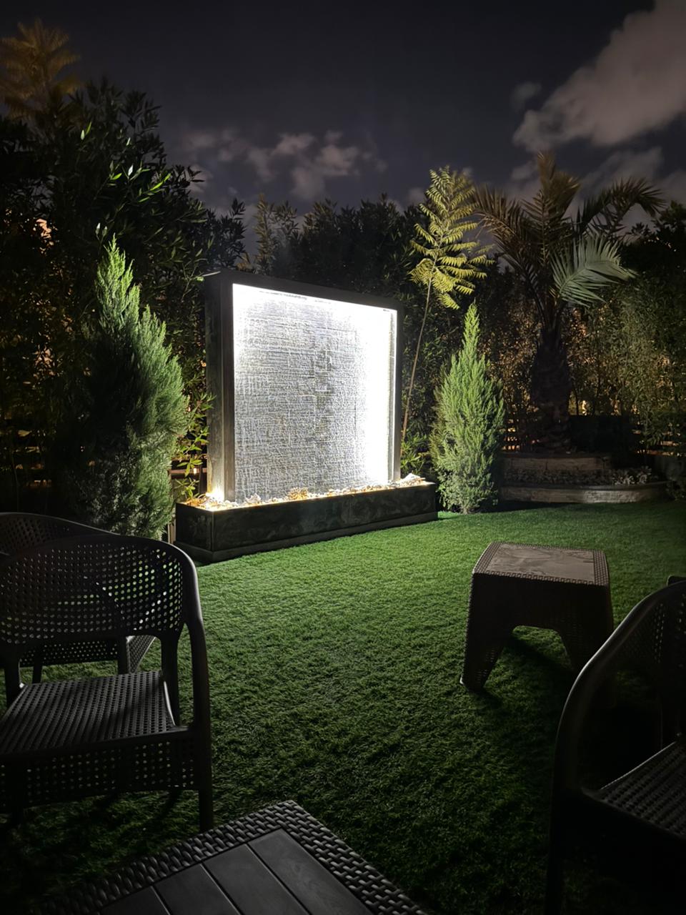 Marble cladding and waterfall execution